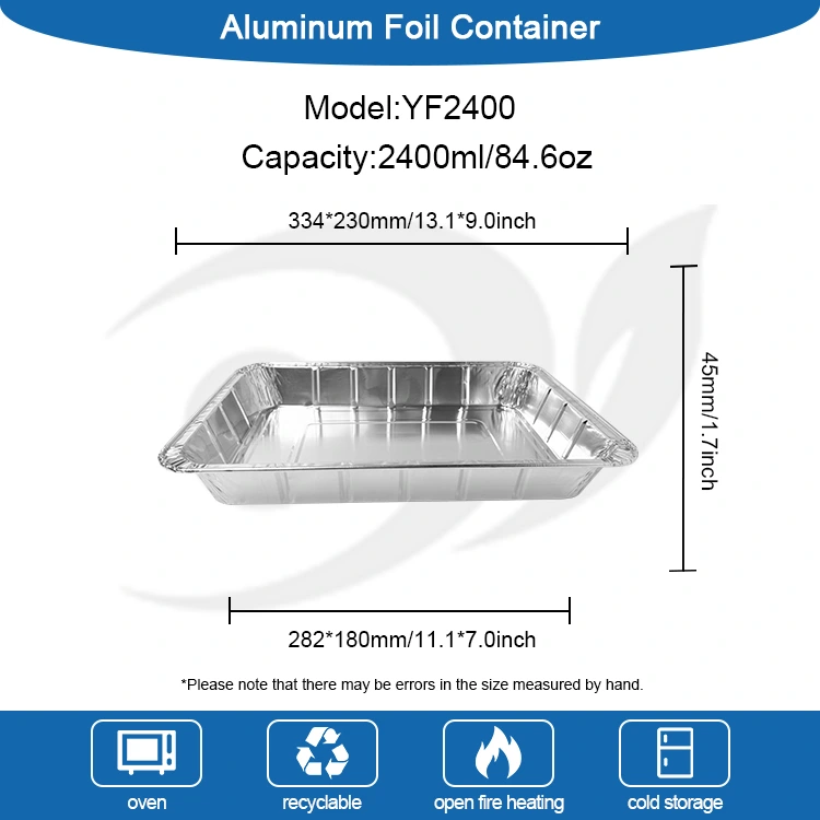 Velké grilované ryby s sebou stříbrné hliníkové fólie nádoby
