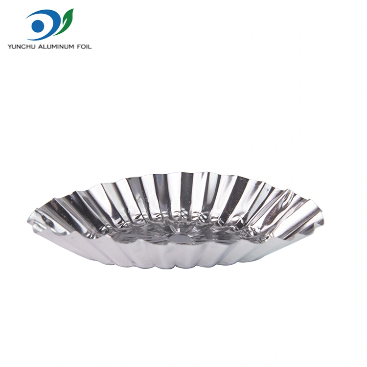 Oválný krajkový pudinkový koláč stříbrná hliníková fólie s potravinami nádoba