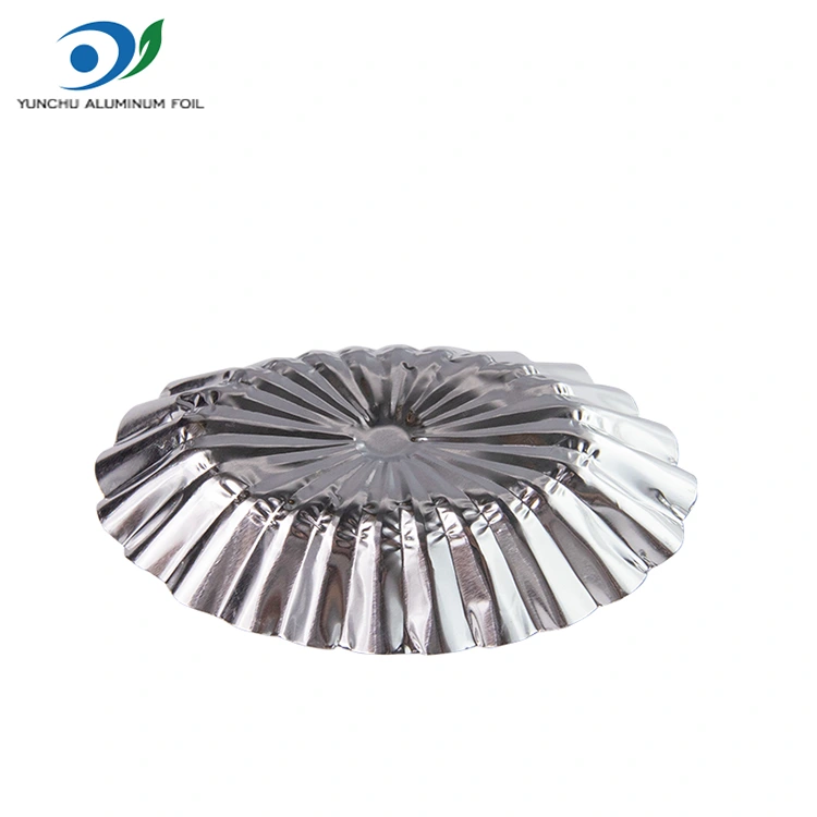 Oválný krajkový pudinkový koláč stříbrná hliníková fólie s potravinami nádoba