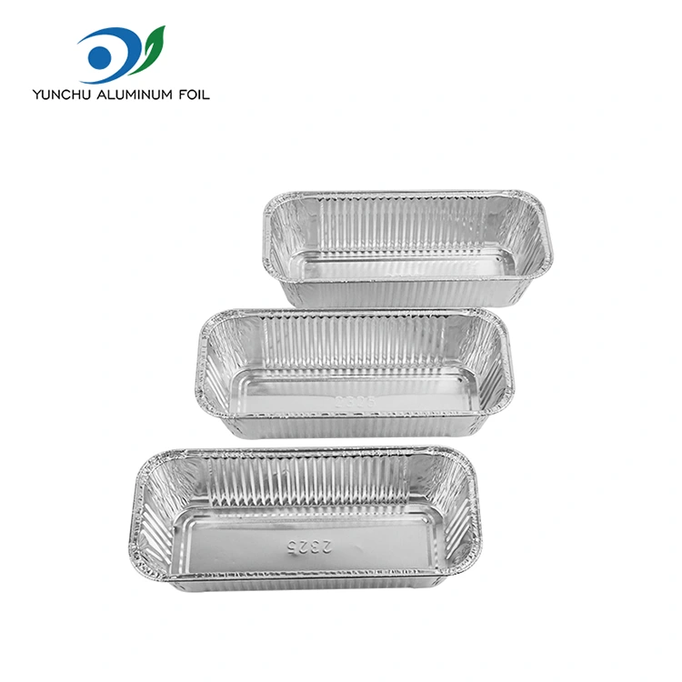 Obdélníkový vzduchový fritéza s sebou stříbrná hliníková fóliová nádoba