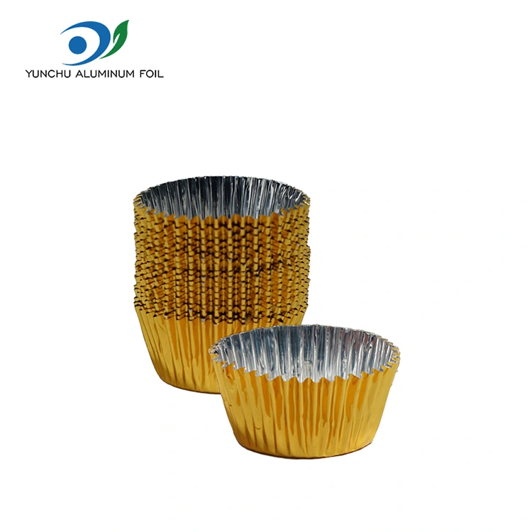 Kulatý malý balíček pečení stříbrné hliníkové fólie s potravinami nádoba